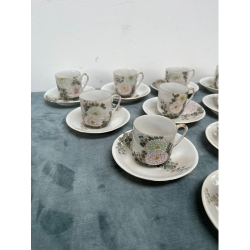 217 - 10 x hand enameled oriental Japanese bone China cups and saucers