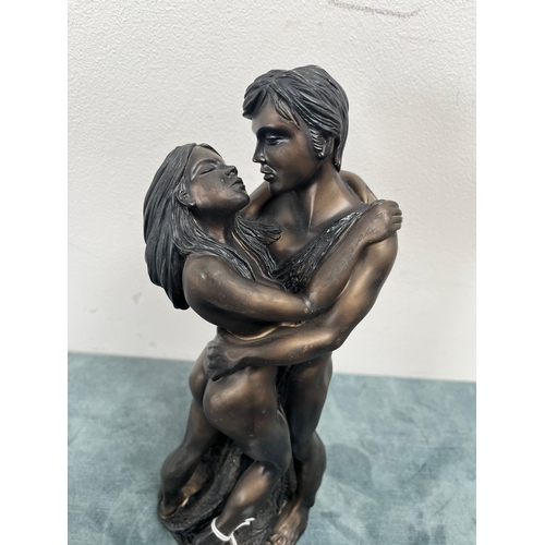 218 - Leonardo Collection resin figure of lovers