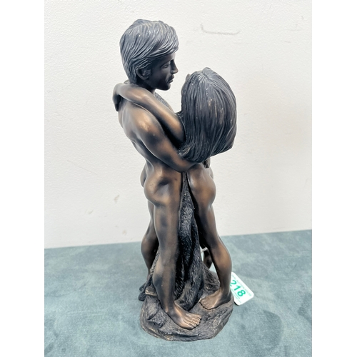 218 - Leonardo Collection resin figure of lovers