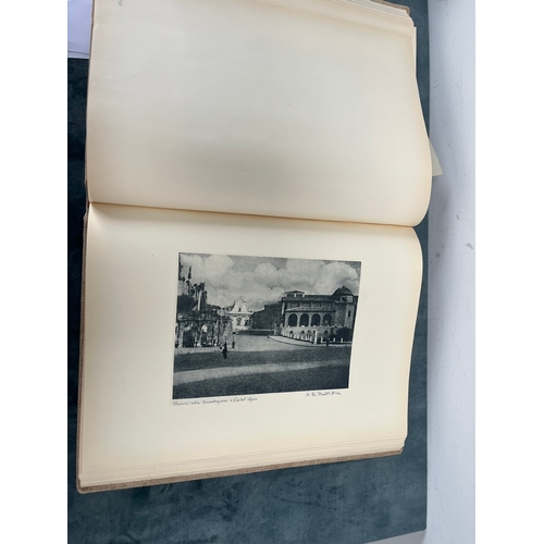 238 - Roma book with signed lithographs. 

Roma. Novanta vedute moderne
D.R. Peretti Griva

Published by O... 