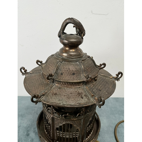 276 - Oriental Japanese lantern in the form of a pagoda - converted to electric

32cm high