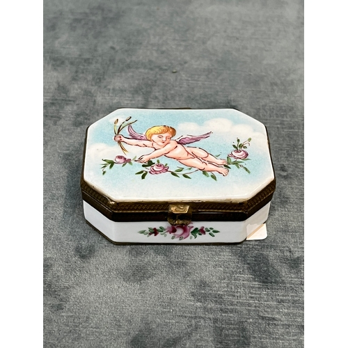 378 - Small German porcelain pill pot