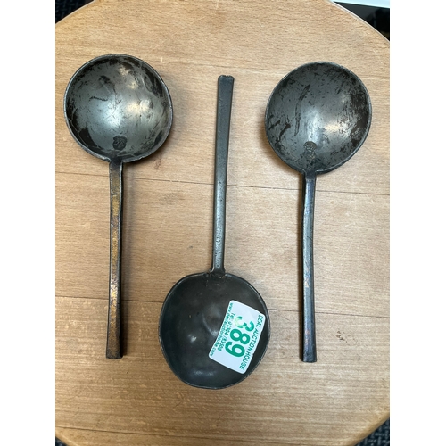 389 - 3 x c17th century Pewter spoons