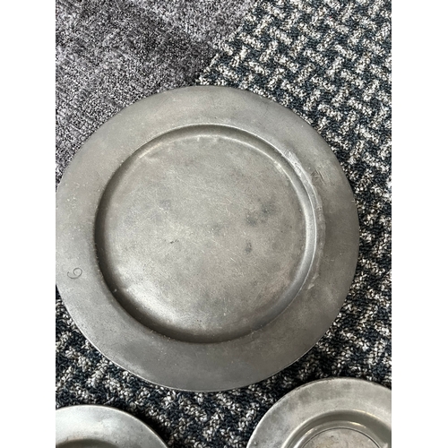 390 - 4 x c17th century X Pewter plates