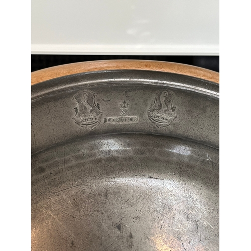 391 - c17th century X pewter plate