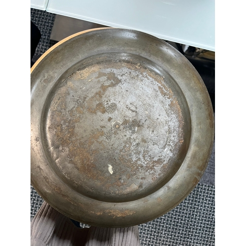 395 - c17th century X pewter plate