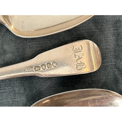 600 - 3x Georgian solid silver serving spoons - 217g