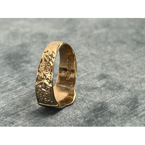 610 - 9ct gold belt / eastern style ring 2.3g