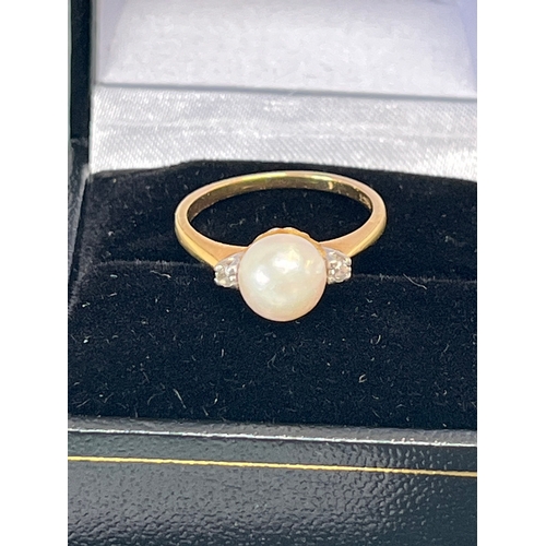 611 - 18ct gold diamond and pearl ring - 3.4g