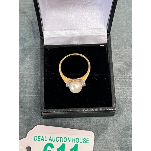 611 - 18ct gold diamond and pearl ring - 3.4g