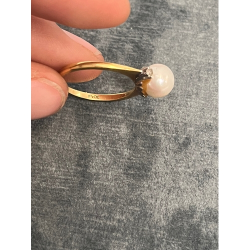 611 - 18ct gold diamond and pearl ring - 3.4g