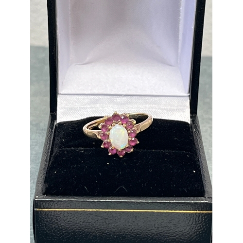 613 - 9ct gold and opal ring  -2.5g