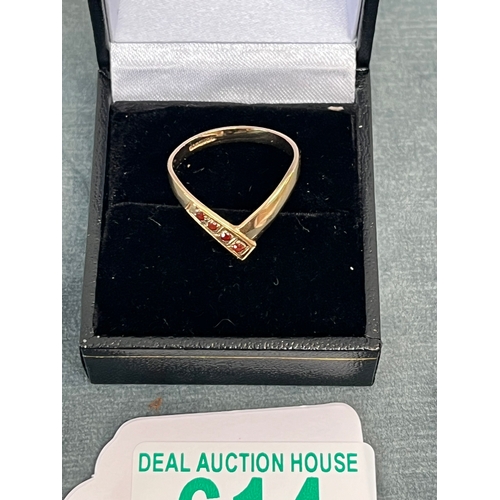 614 - 9ct gold wishbone ring - 1.9g