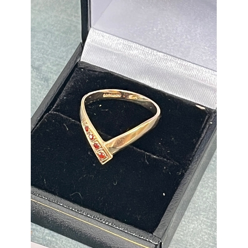 614 - 9ct gold wishbone ring - 1.9g