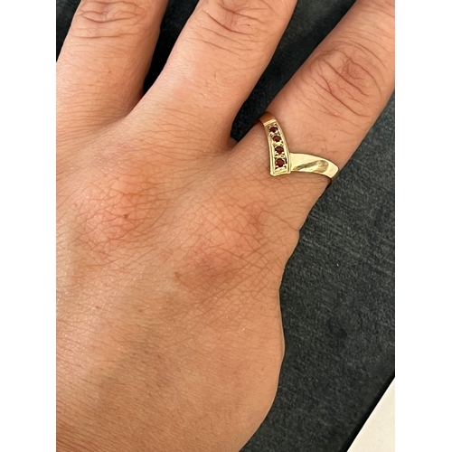 614 - 9ct gold wishbone ring - 1.9g