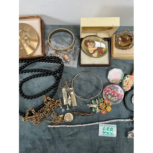 656 - Variety of various costume jewelry