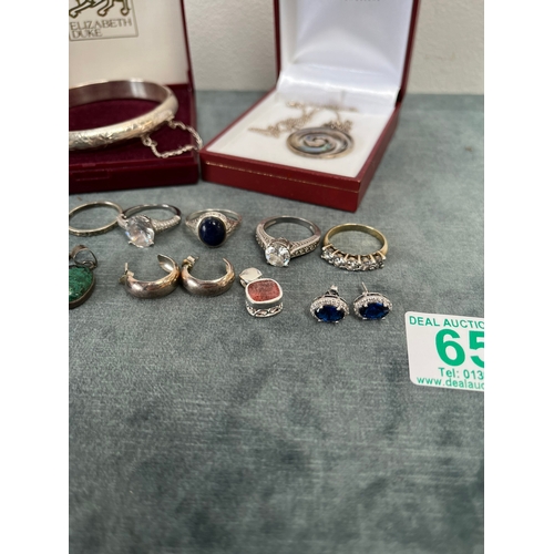 658 - Quantity of various silver items. Rings, earrings, bracelet ect