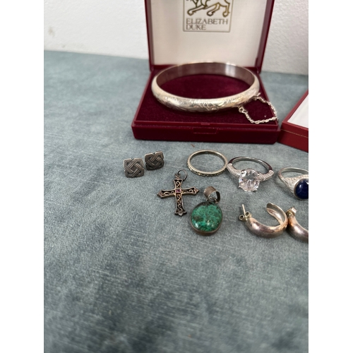 658 - Quantity of various silver items. Rings, earrings, bracelet ect