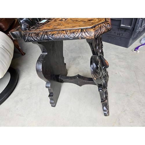 27 - Sgabello gothic carved Italian hall chair.