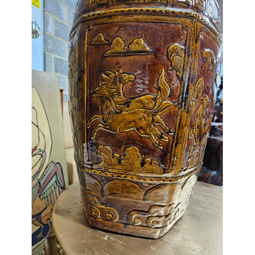 44 - Very large ceramic pot. Oriental - decorated with dragons and dogs.