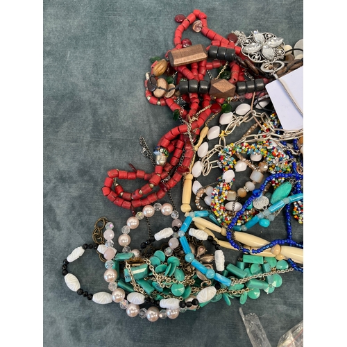 619 - Bag of costume jewelry