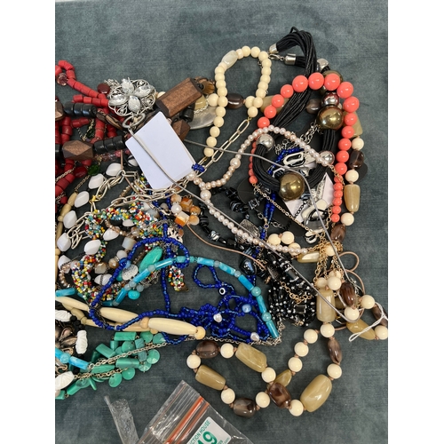 619 - Bag of costume jewelry