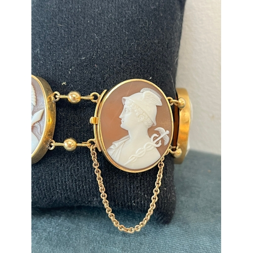 622 - Antique Grand Tour gold cameo bracelet - Five oval cameos of classical busts in an unmarked yellow m... 