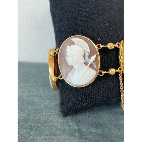 622 - Antique Grand Tour gold cameo bracelet - Five oval cameos of classical busts in an unmarked yellow m... 