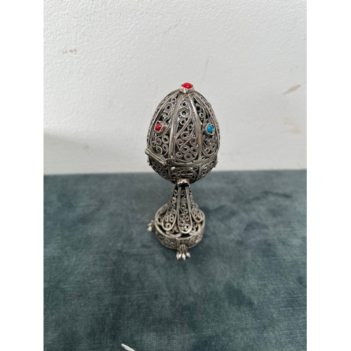 627 - Russian silver filigree egg with lion. With turquoise cabochons