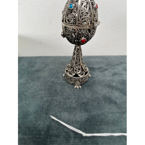 627 - Russian silver filigree egg with lion. With turquoise cabochons