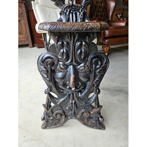 27 - Sgabello gothic carved Italian hall chair.