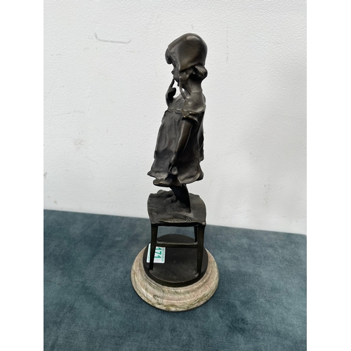 171 - Bronze figure of a girl on marble base signed by Juan CLARA AYATS (1875-1958)