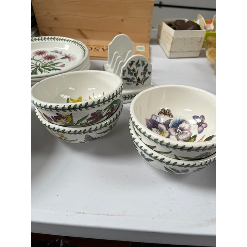 208 - Large collection of portmeirion Botanic Garden plates and bowls 

4 x Small bowls
1 x Toast rack
4 x... 