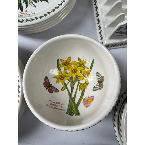 208 - Large collection of portmeirion Botanic Garden plates and bowls 

4 x Small bowls
1 x Toast rack
4 x... 