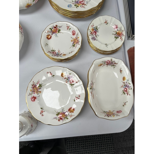 243 - Royal Crown Derby Posies -

6 x large dinner plates
6 x small plates
6 x small bowls 
6 x large bowl... 