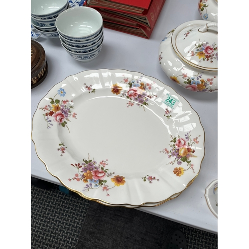 243 - Royal Crown Derby Posies -

6 x large dinner plates
6 x small plates
6 x small bowls 
6 x large bowl... 