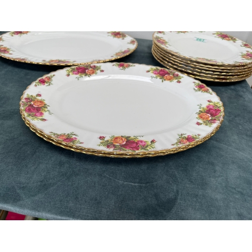 267 - Royal Albert - Old Country Roses 
6 x dinner plates
2 x serving plates