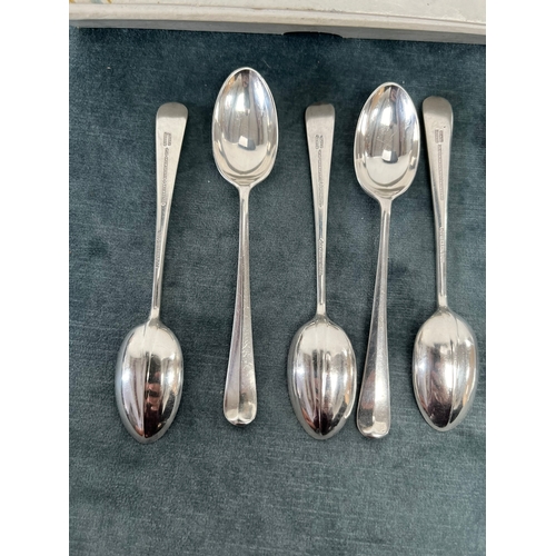 272 - Goldsmiths and Silversmiths silver plate teaspoons with rat tails.