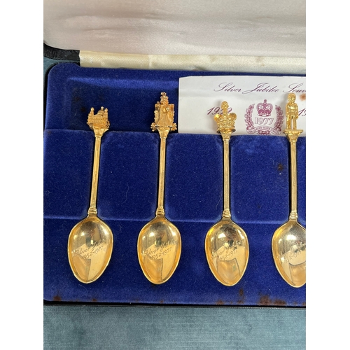 281 - Gold plated silver jubilee boxed teaspoons by Exquisite