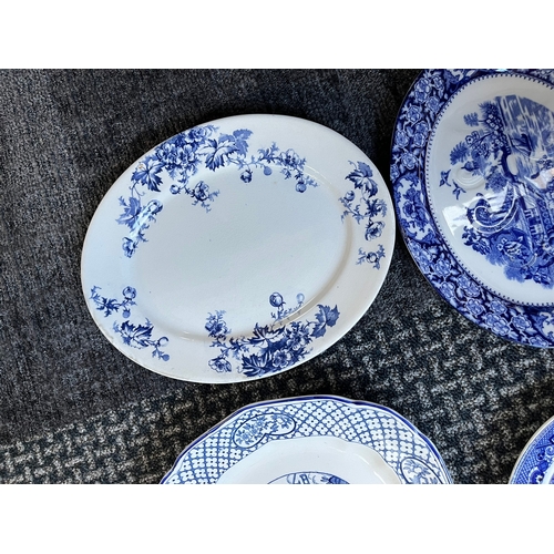 358 - 5 x Blue and white serving plates