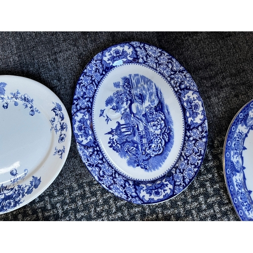 358 - 5 x Blue and white serving plates