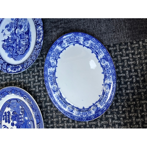 358 - 5 x Blue and white serving plates