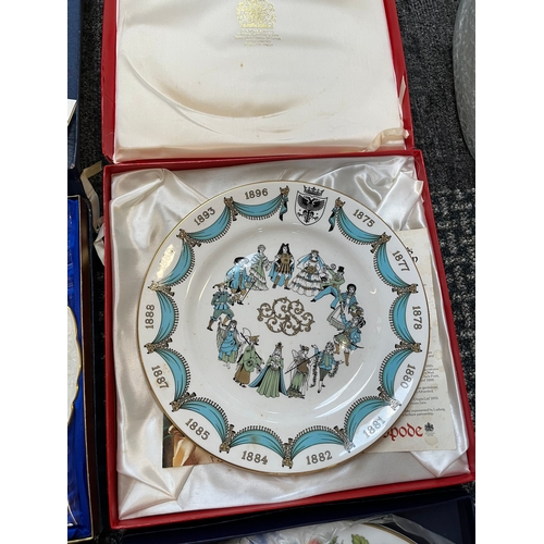 252 - 2 x Spode plates, Royal Worcester cake stand and Coalport plate