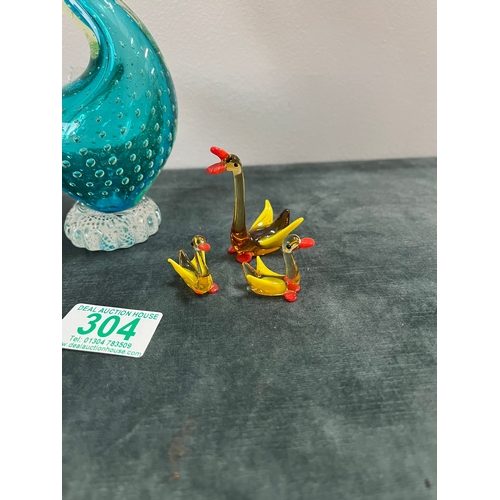 304 - Murano glass swan and miniature glass swans