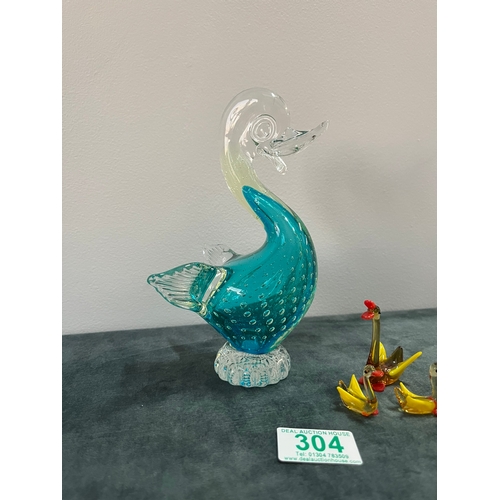 304 - Murano glass swan and miniature glass swans