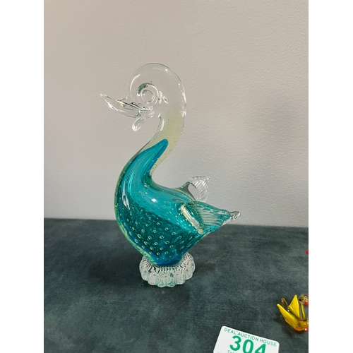 304 - Murano glass swan and miniature glass swans