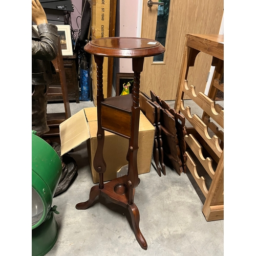 24 - Vintage pedestal stand