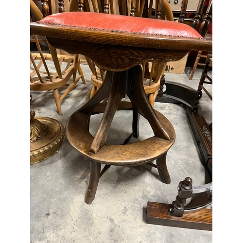 32 - Antique swivel + rise clerks chair