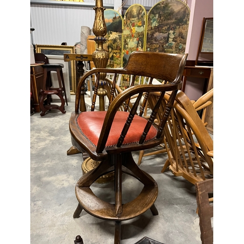 32 - Antique swivel + rise clerks chair