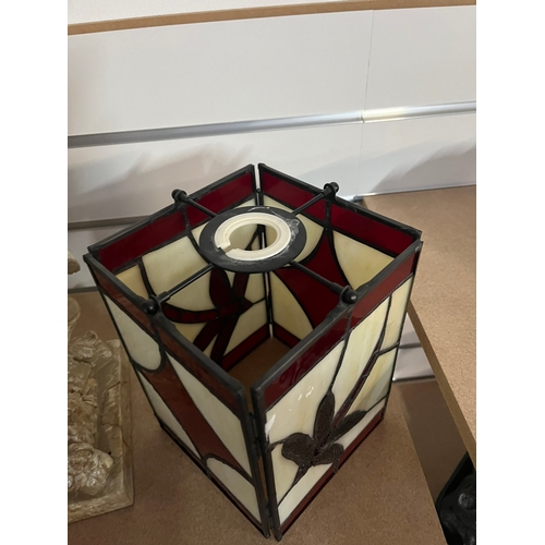 191 - Tiffany style lamp shade